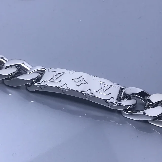 Louis Vuitton Jewelry Cuban Link Bracelet with Monogram Engraving product detail image 32