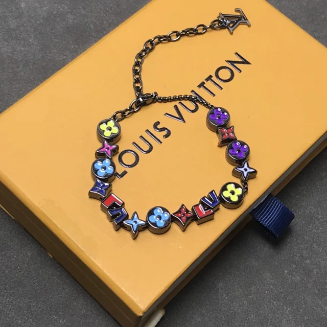 Louis Vuitton Jewelry Cuban Link Bracelet with Monogram Engraving product detail image 85