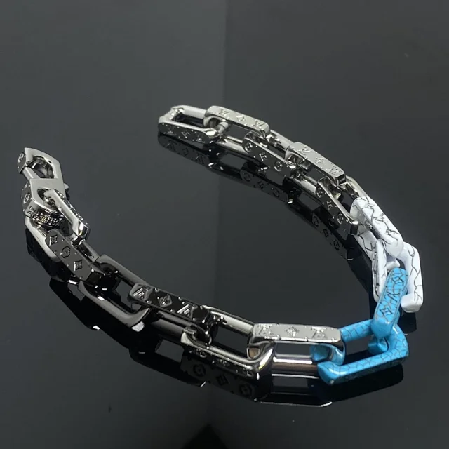 Louis Vuitton Jewelry Cuban Link Bracelet with Monogram Engraving product detail image 6