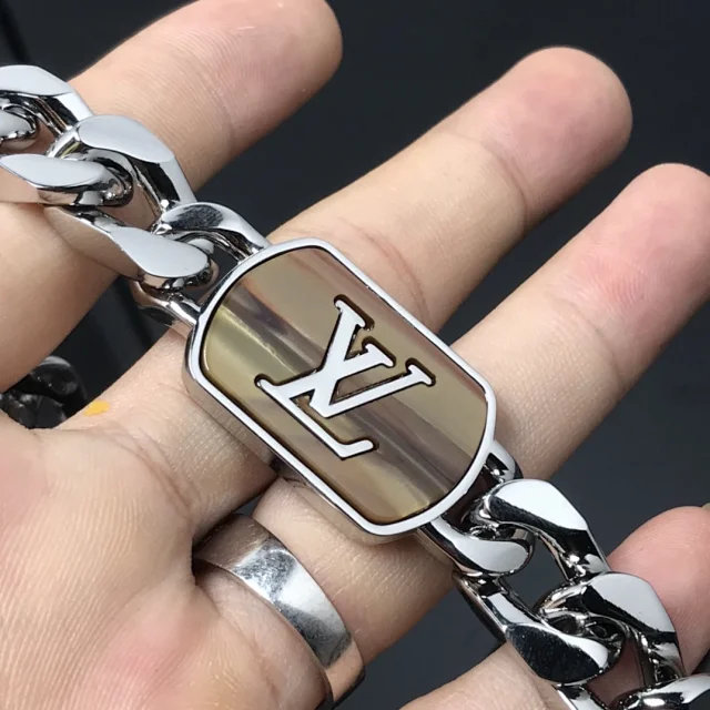 Louis Vuitton Jewelry Cuban Link Bracelet with Monogram Engraving product detail image 34