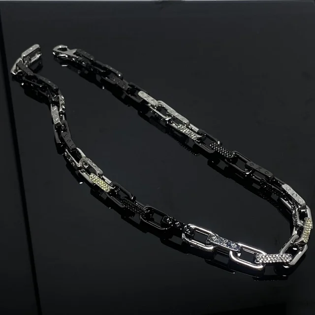 Louis Vuitton Jewelry Cuban Link Bracelet with Monogram Engraving product detail image 17