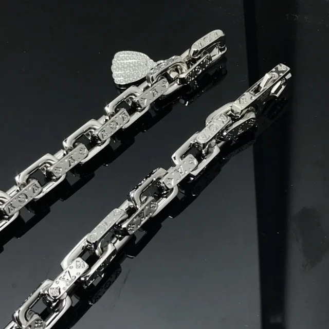 Louis Vuitton Jewelry Cuban Link Bracelet with Monogram Engraving product detail image 61