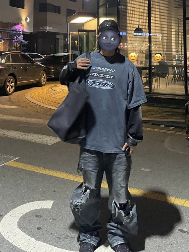 Balenciaga Mud Jeans: seller detail photo 3