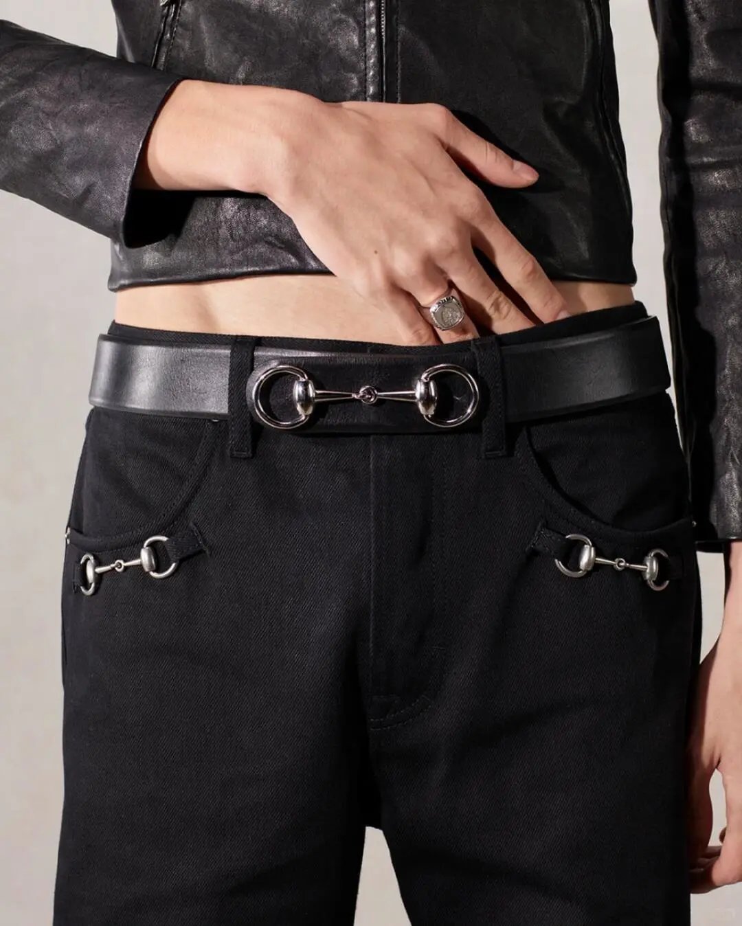 [Custom Mold] G by DEMNA Black Full-Grain Leather Horsebit Buckle Belt, Same as Song Weilong