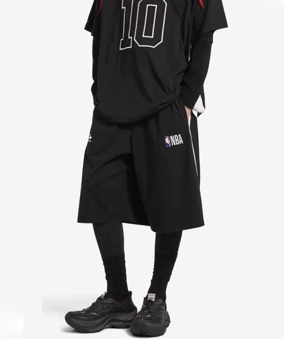B collaboration NBA series thin black and red contrasting circular logo embroidery drawstring silhouette shorts sports style Song Yanfei same style