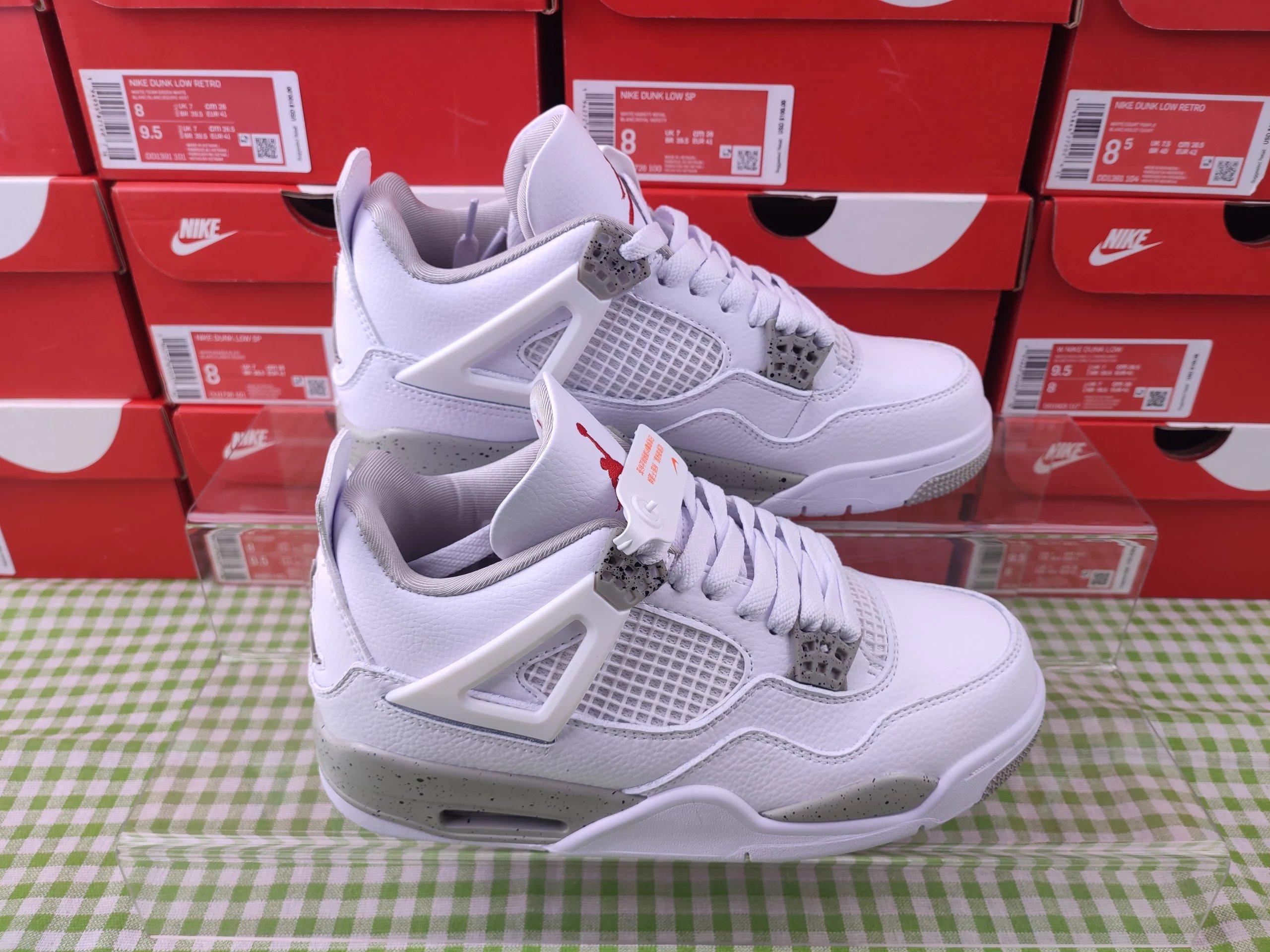 CT8527-100 White Oreo