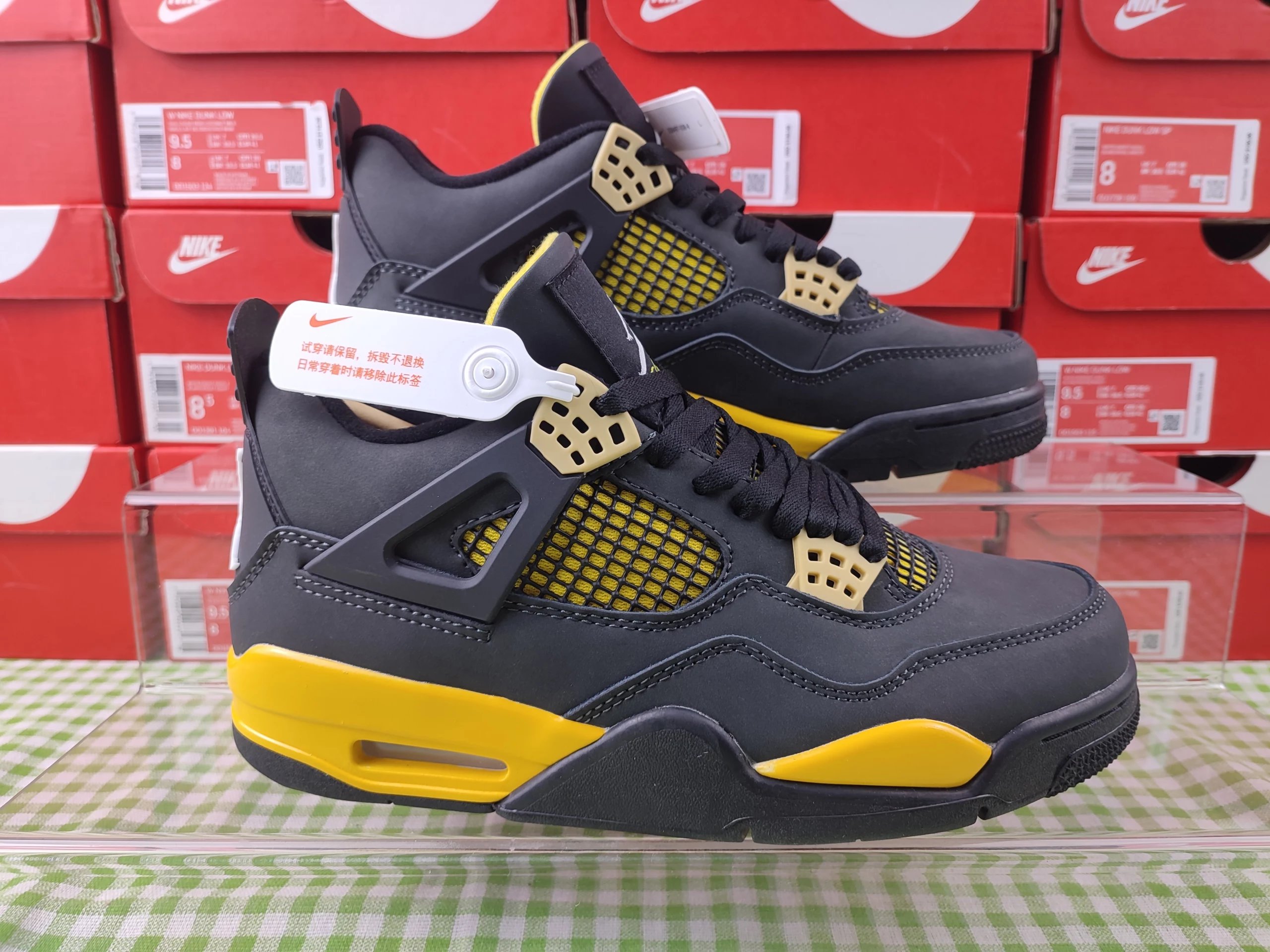 308497008 Black Yellow Mother