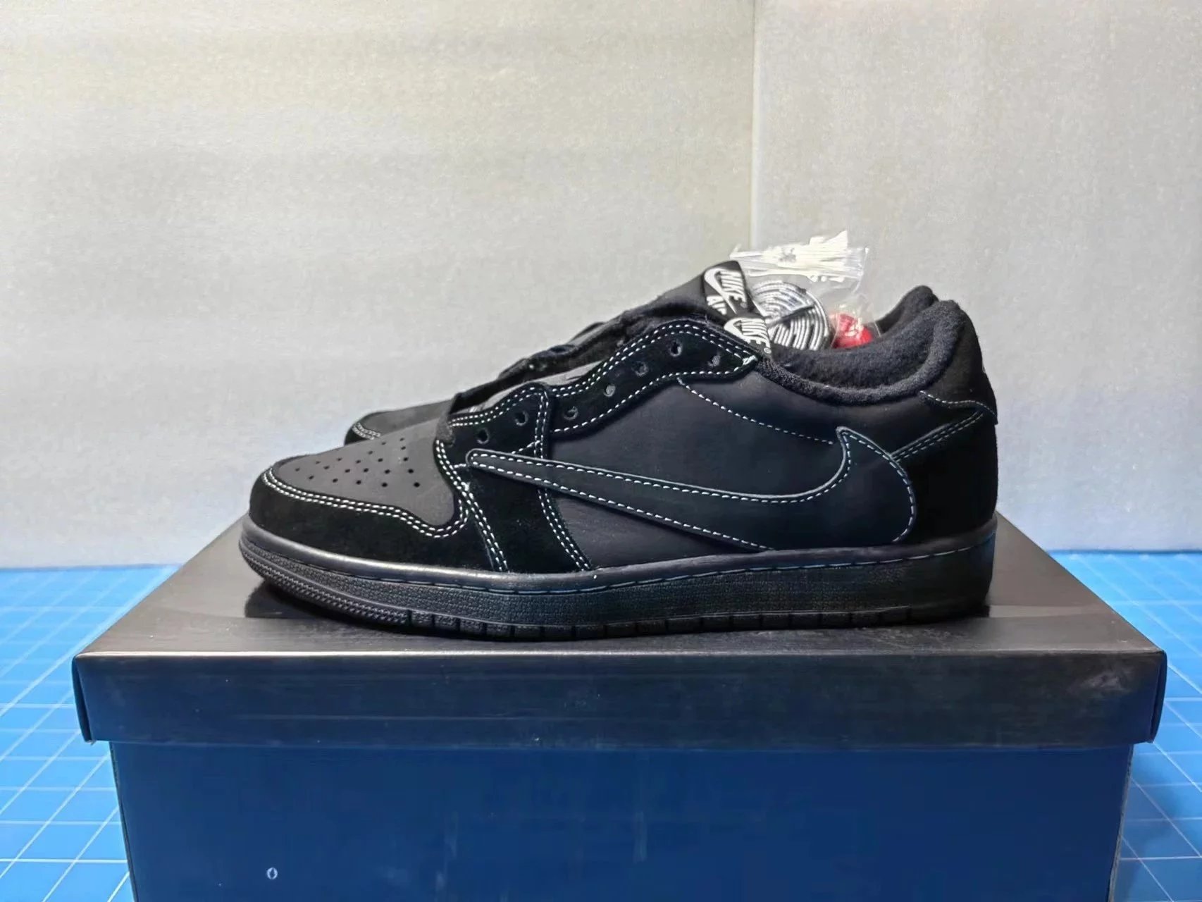 G batch Tra vis Scot tt x A i r Jor dan1 Low OG "Black" Black Warrior