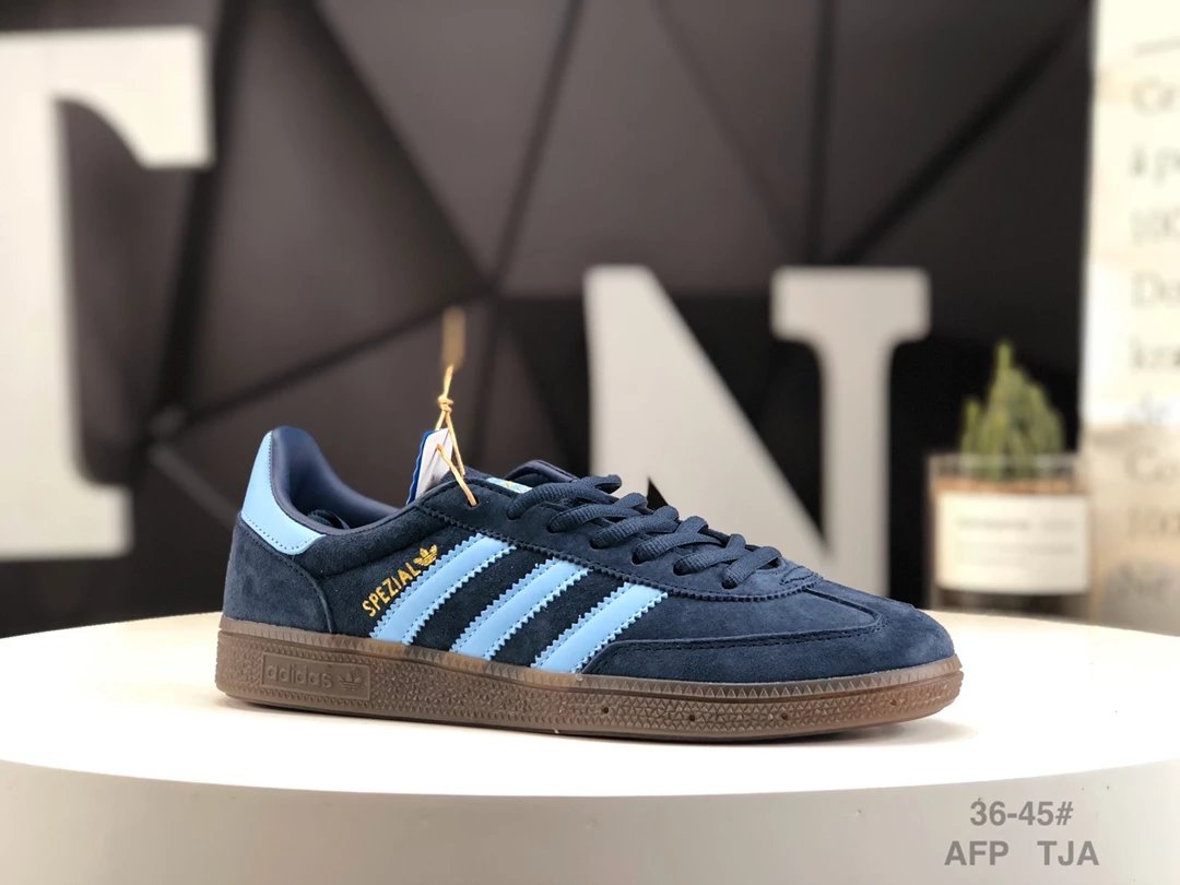 Item Thumbnail for AD Handball Spezial 三叶草货号：BD7633