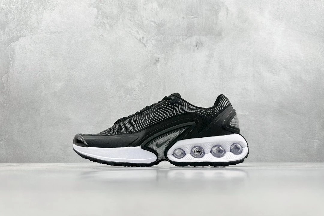Black and White DV3337-005