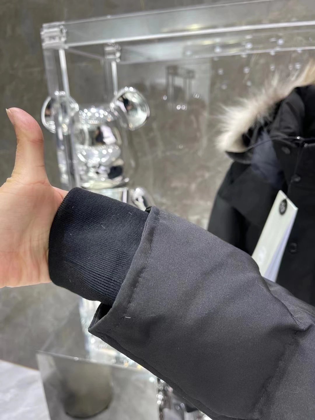 Stylish Hooded Puffer Jacket for Women - Black and Gray Winter Coats
