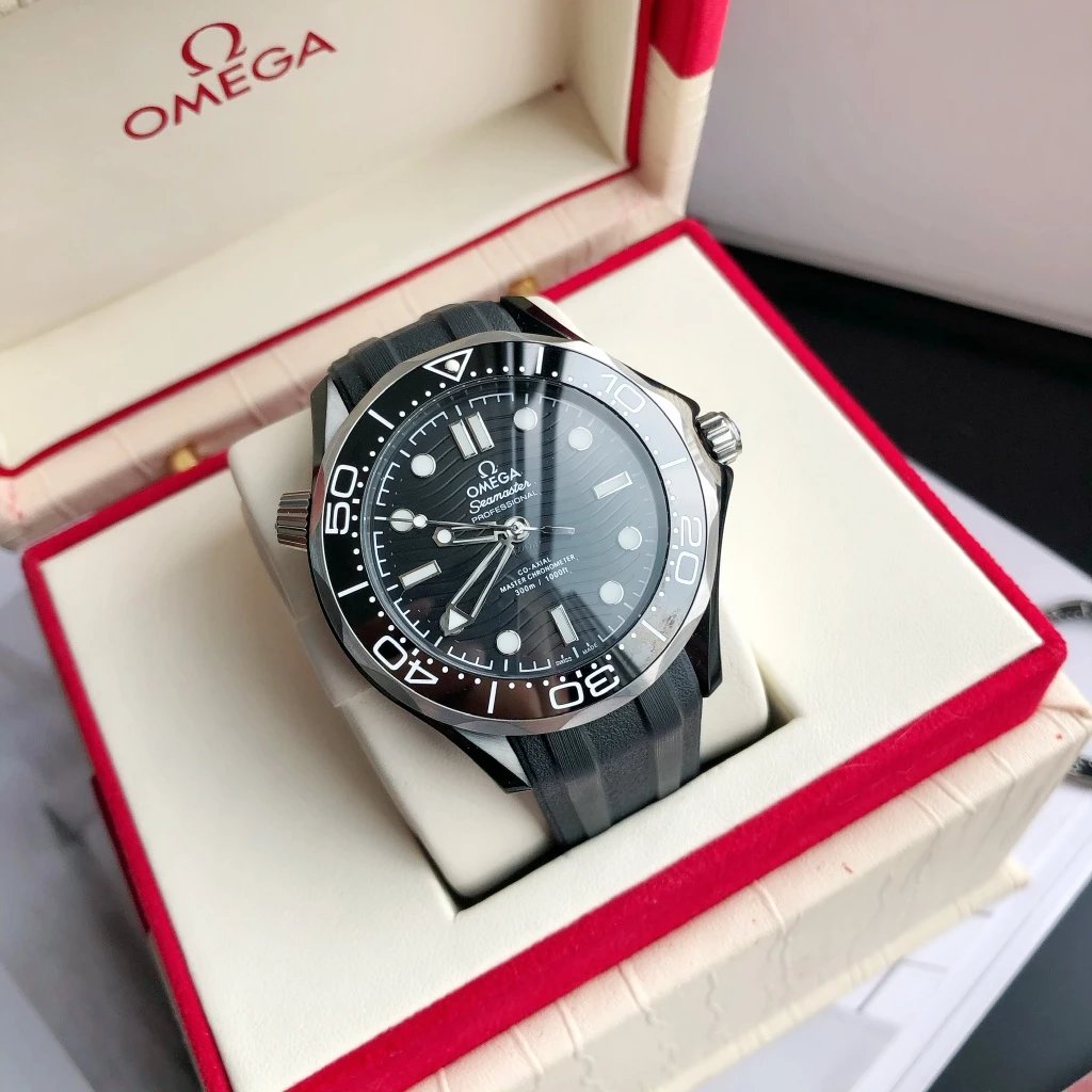 Black case · Black dial with black rubber strap
