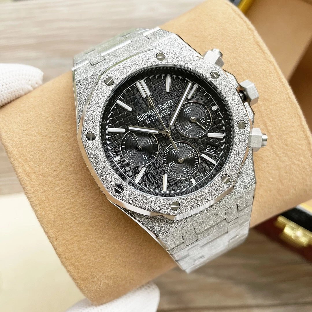 Silver case, Black dial, Steel bracelet, Black subdial