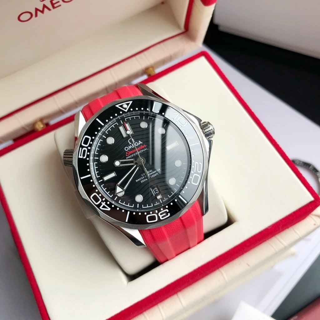 Silver case · Black dial with red rubber strap