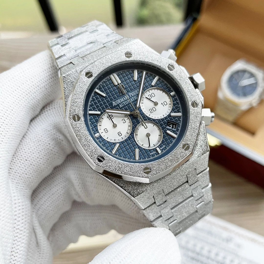 Silver case, Blue dial, Steel bracelet, White subdial