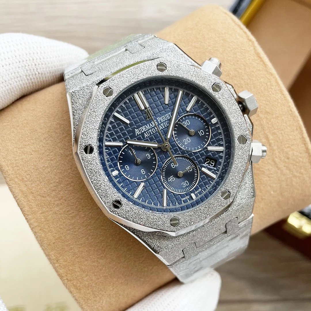 Silver case, Blue dial, Steel bracelet, Blue subdial
