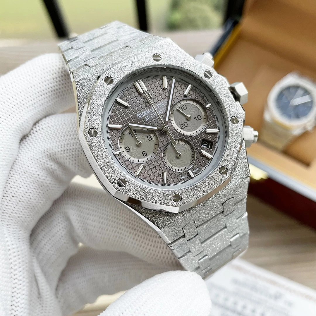 Silver case, Gray dial, Steel bracelet, Gray subdial