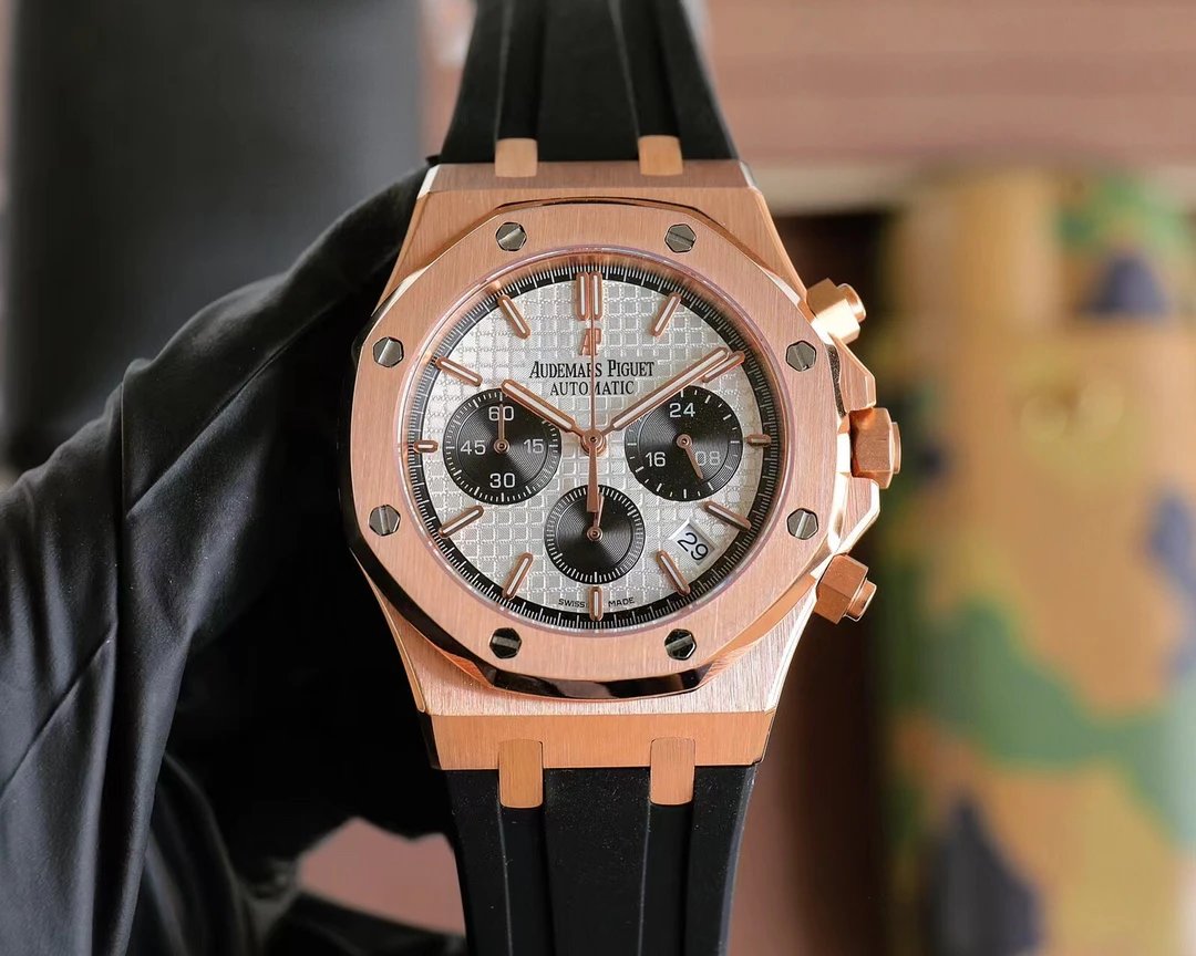 Audemars Piguet Royal Oak Titanium Watch — [Black subdial] Rose gold case, white colorway — USFans Spreadsheet photo