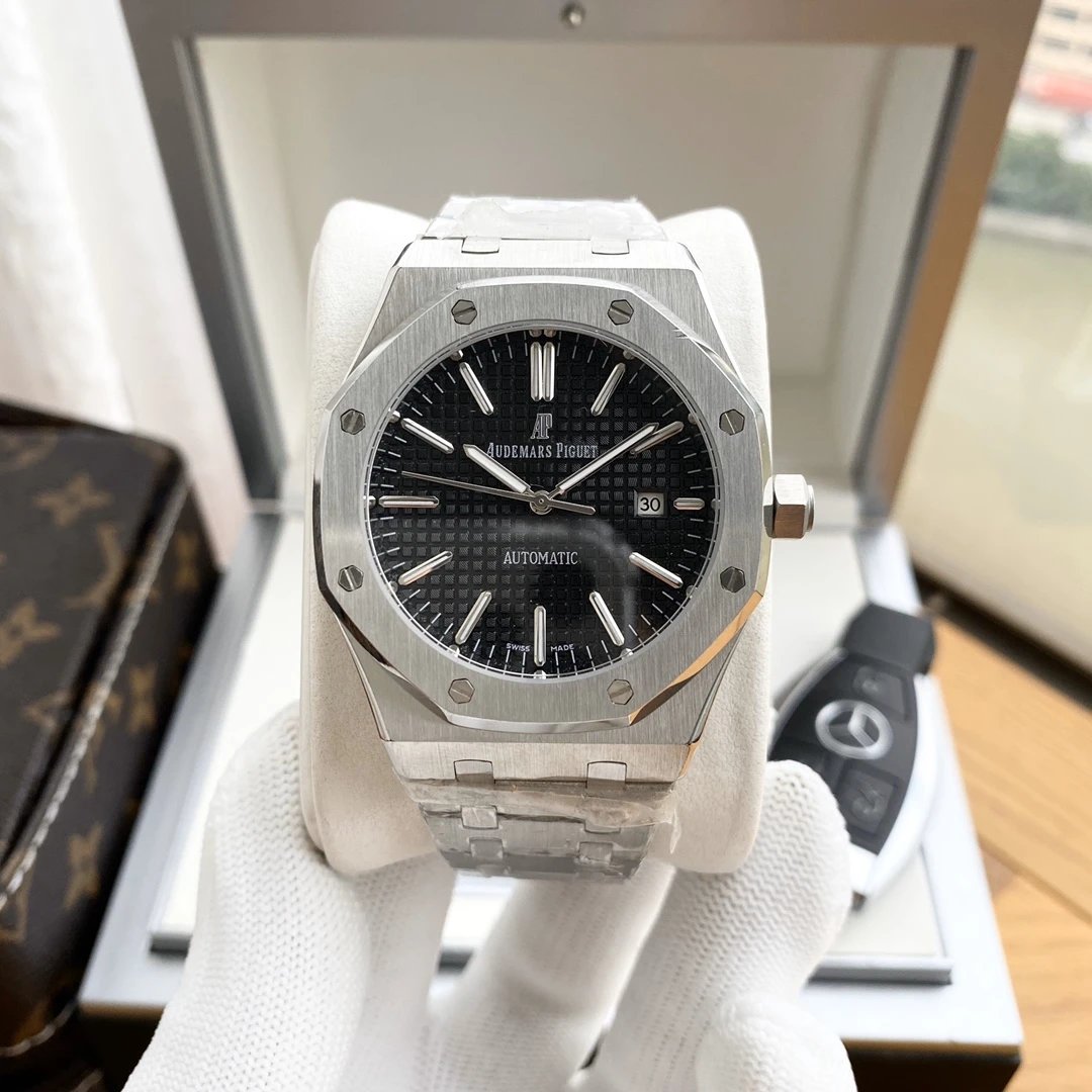 Silver Case · Black Dial Steel Band