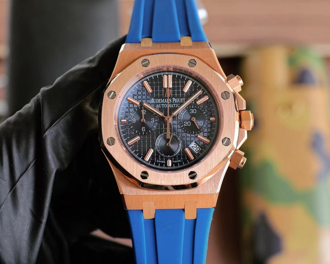Audemars Piguet Royal Oak Titanium Watch — [Blue subdial] Rose-gold case, blue dial colorway — USFans Spreadsheet photo