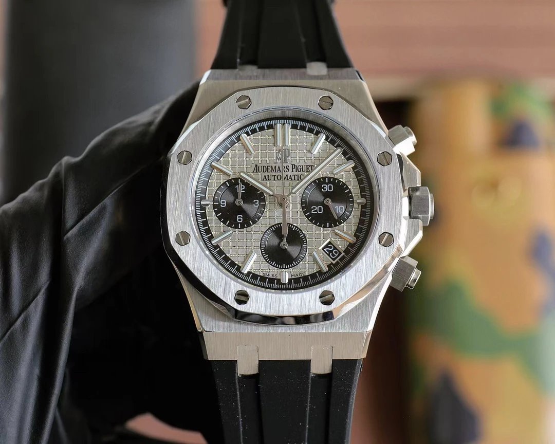 Audemars Piguet Royal Oak Titanium Watch — Silver case, gray bezel, black strap colorway — USFans Spreadsheet photo