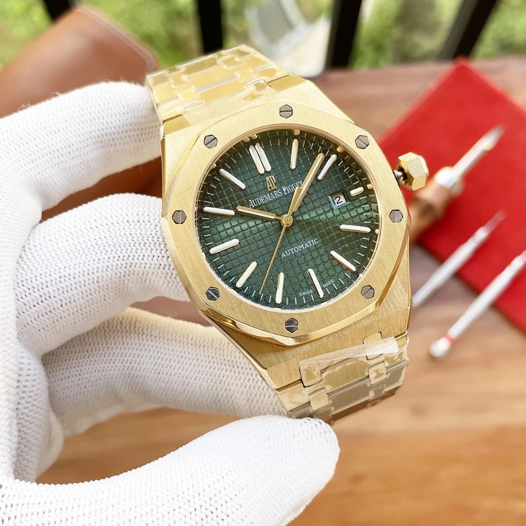Audemars Piguet Silver Band — Gold case with a green steel strap colorway — USFans Spreadsheet photo