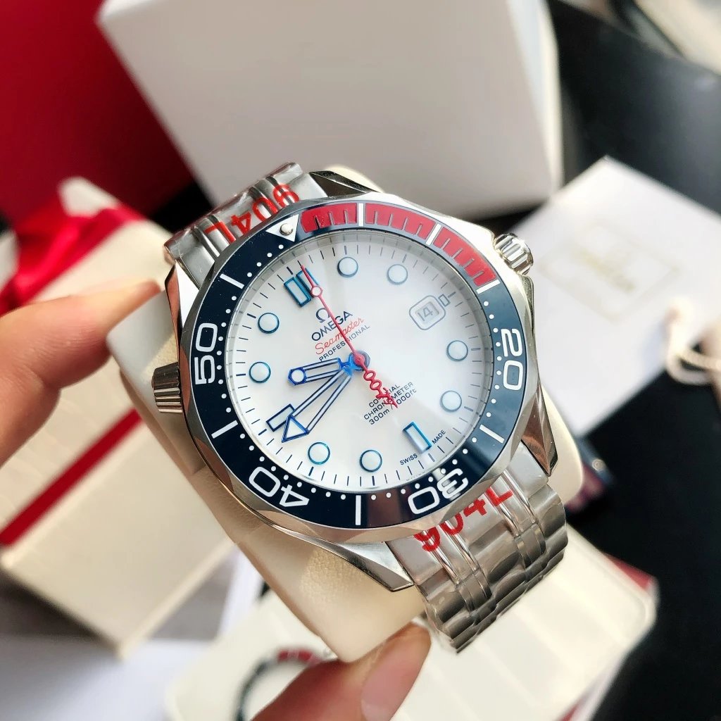 Silver case · White dial with steel band [Smooth bezel]