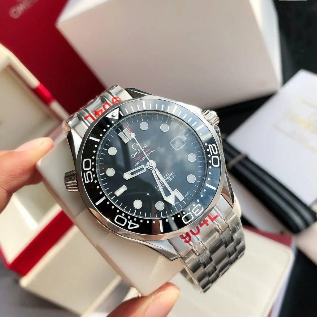 Silver case · Black dial with steel band [Smooth bezel]