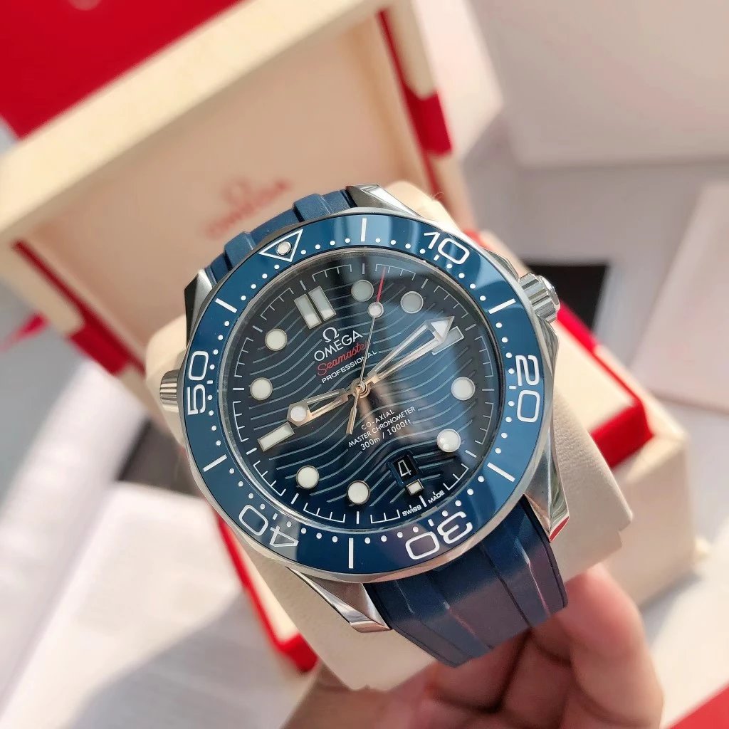 Silver case · Blue dial with blue rubber strap [Blue bezel]
