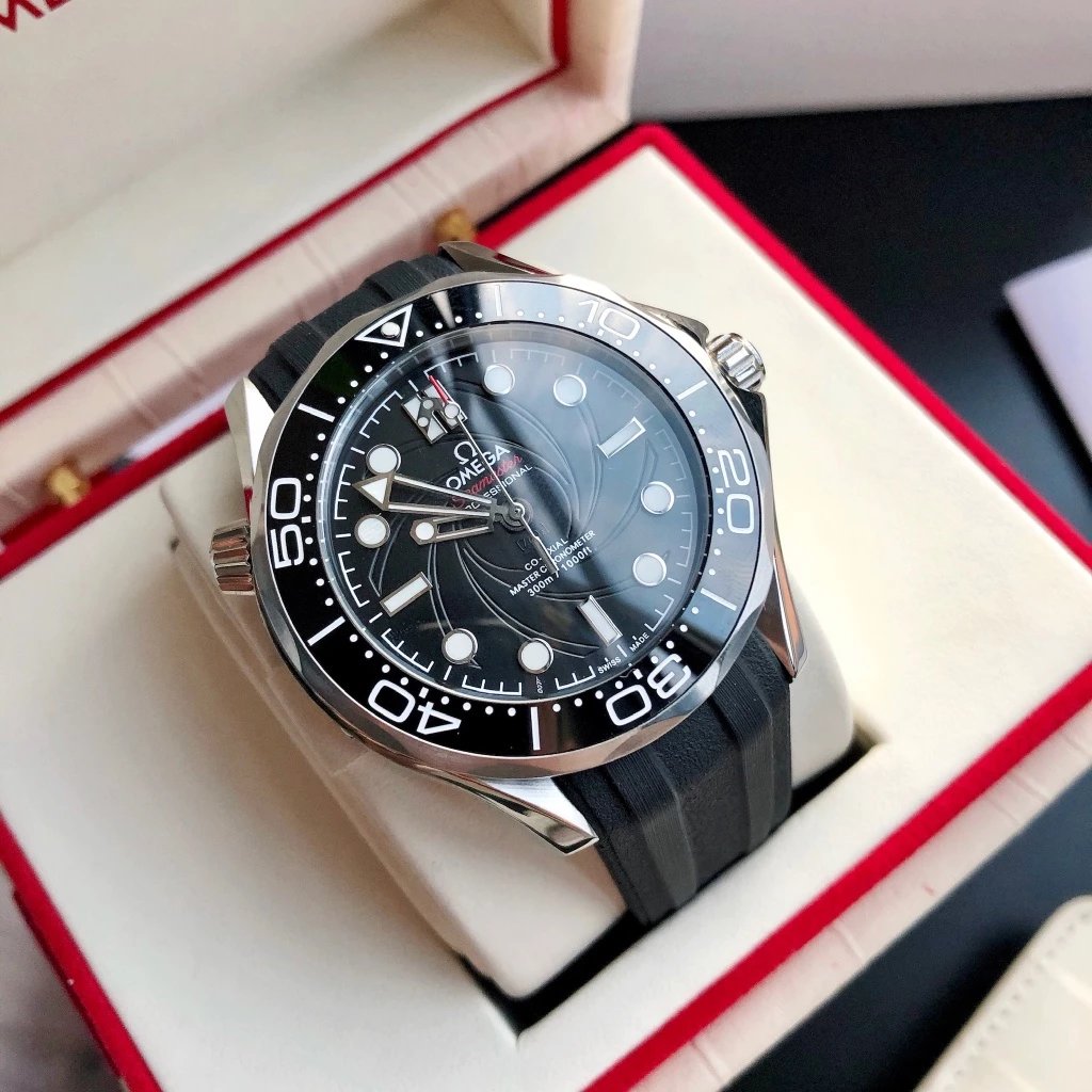 Silver case · Black dial with black rubber strap [Silver hands]