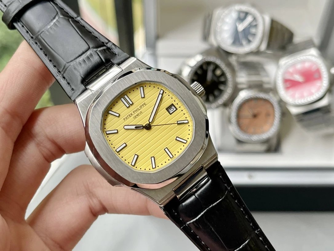 Silver Shell - Yellow Plate Black Leather