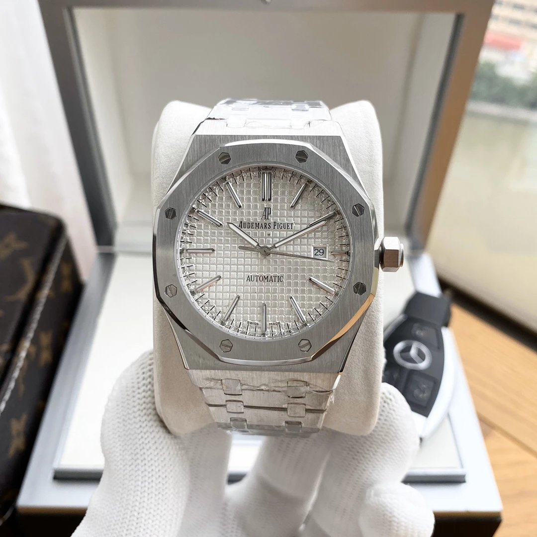 Silver Case · White Dial Steel Band