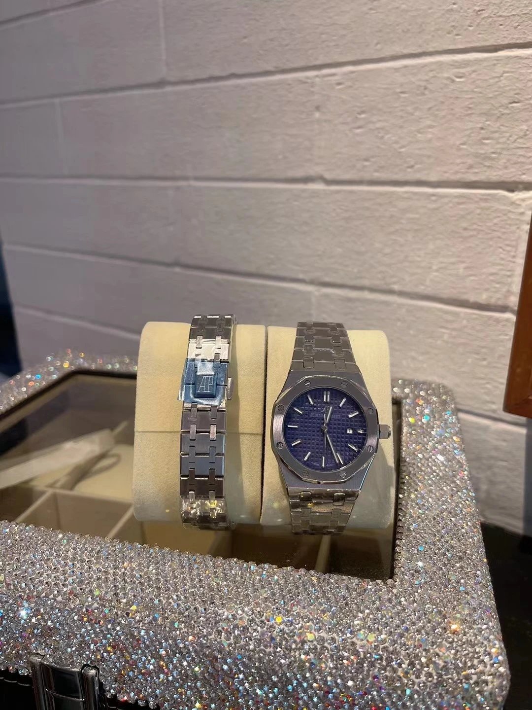 Silver Shell-Blue Steel Strip / Without full package