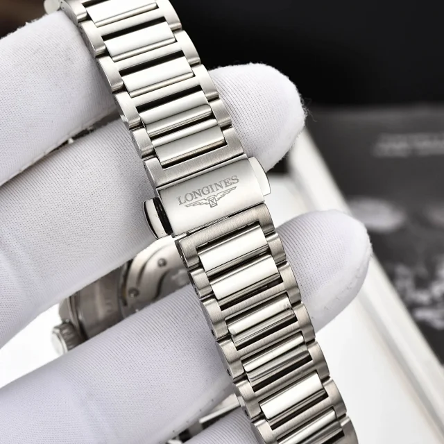Longines Watches Conquest Automatic product detail image 14