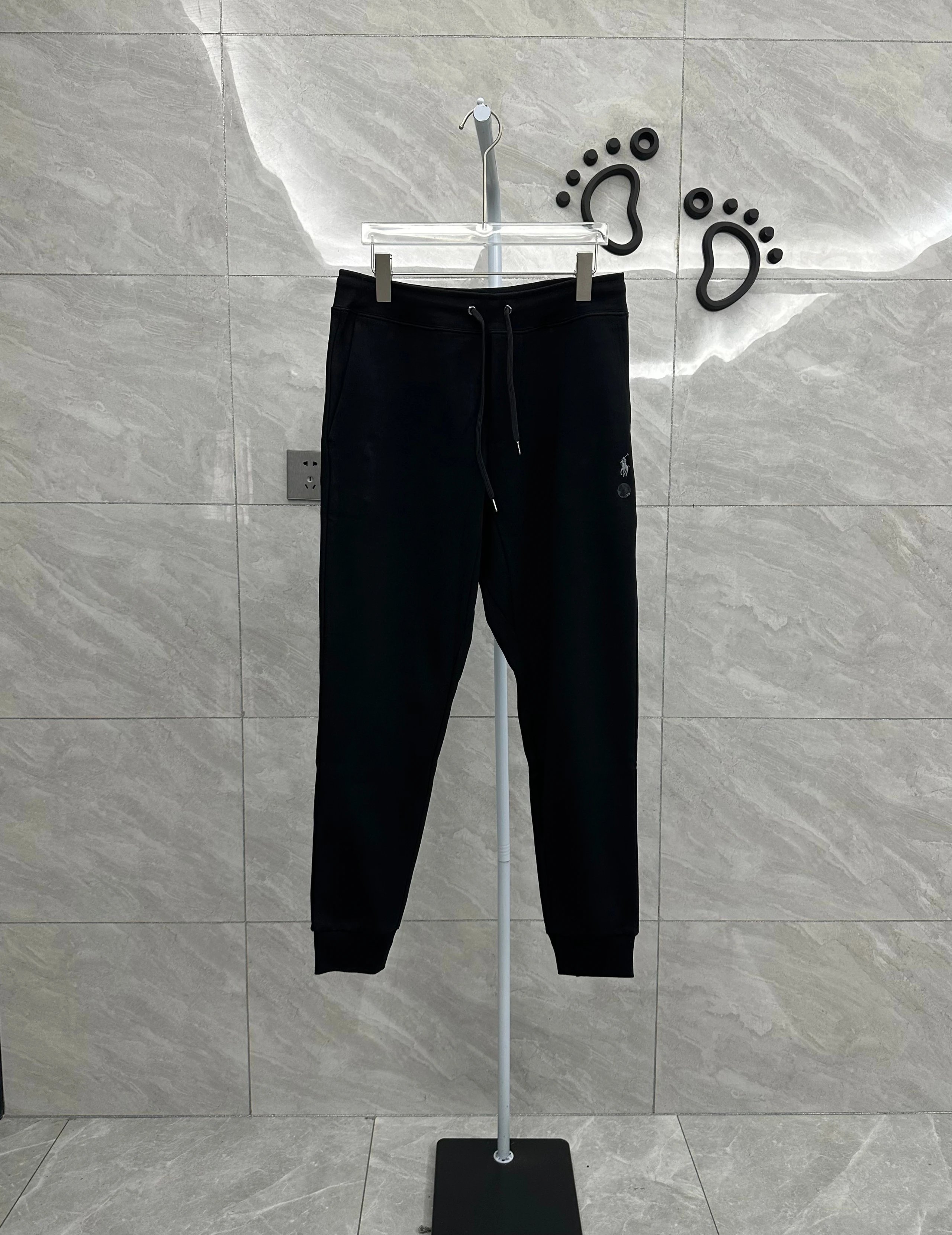 008FP-RL - Men's Cuffed Sweatpants - Regular Fit - Black - Silver Gray Horse
