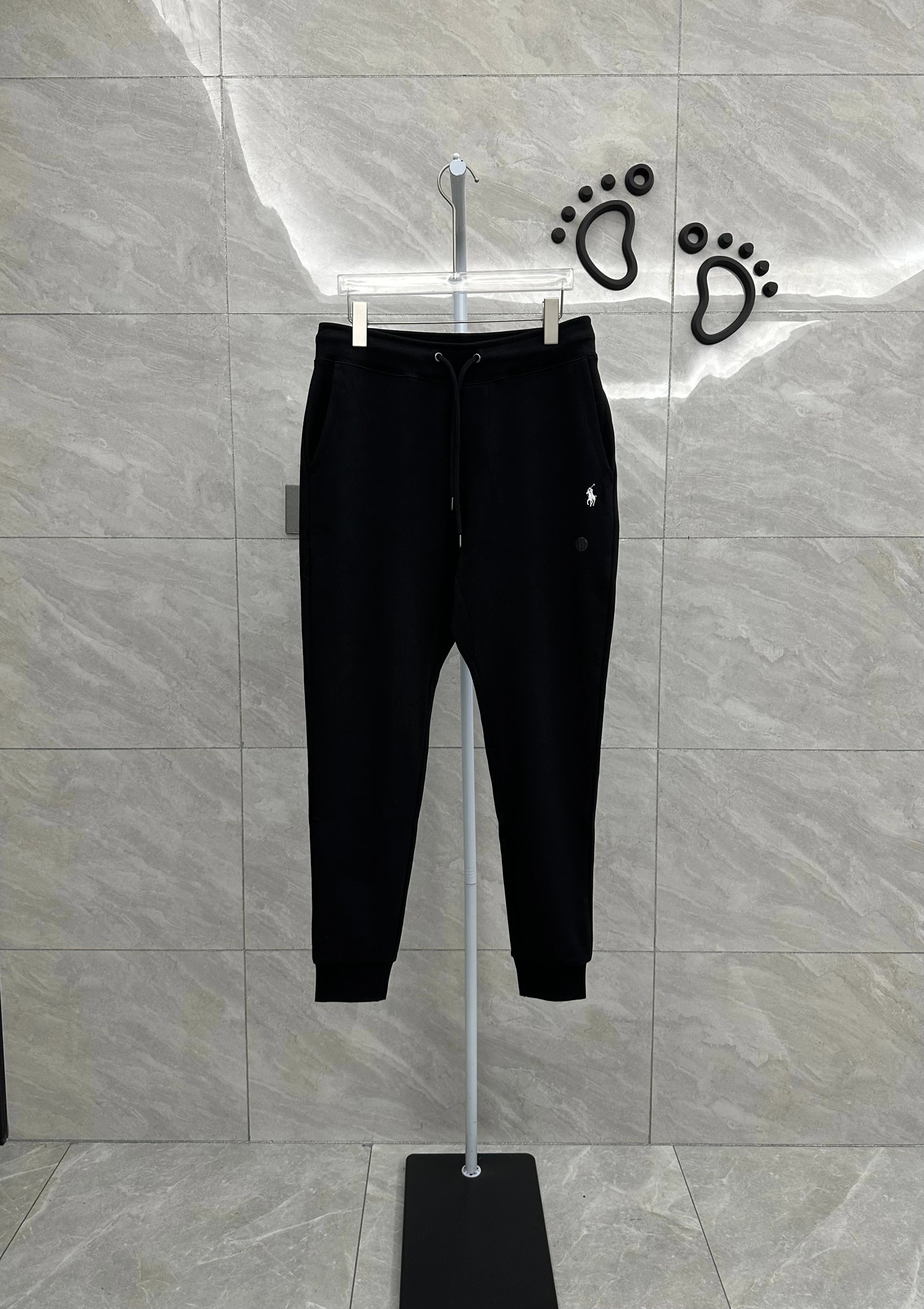 219FP-RL - Men's Cuffed Sweatpants - Regular Fit - Black - White Horse