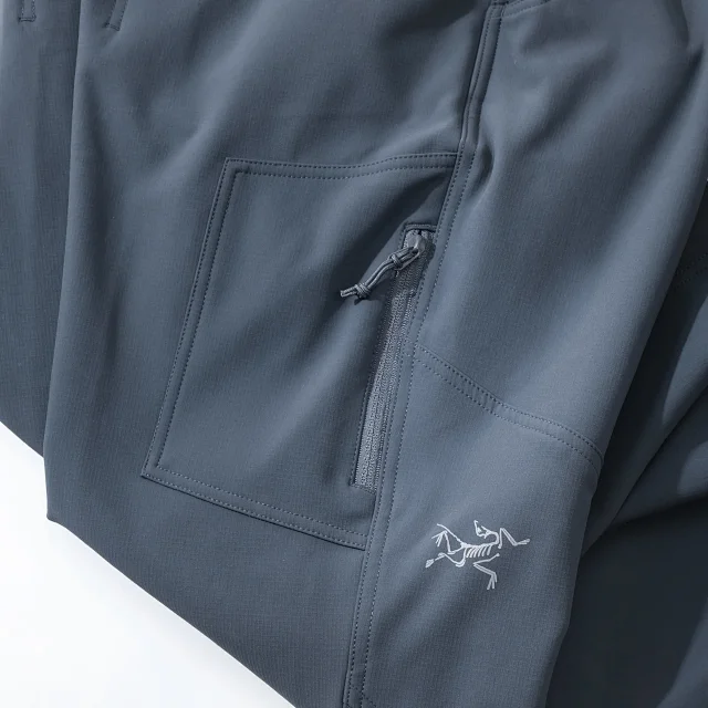 Arc'teryx Trousers GORE-TEX cargo with zippered thigh pocket product detail image 24
