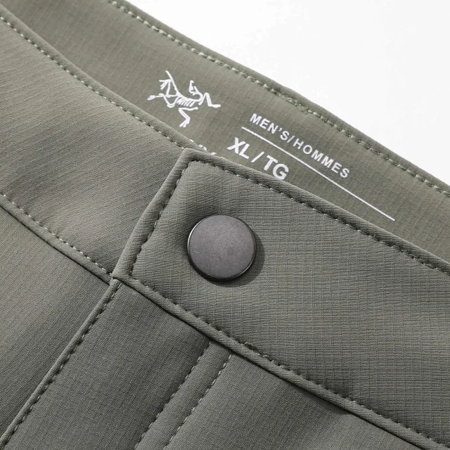 Arc'teryx Trousers GORE-TEX cargo with zippered thigh pocket product detail image 36