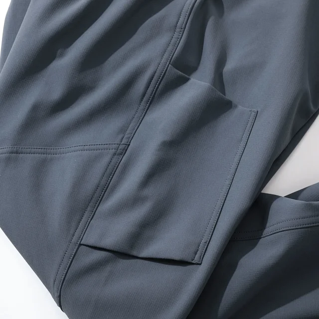 Arc'teryx Trousers GORE-TEX cargo with zippered thigh pocket product detail image 23