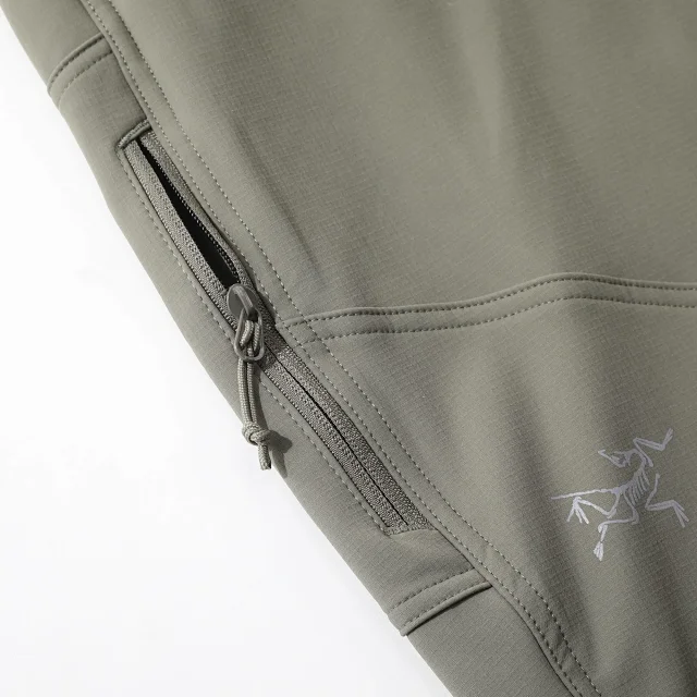 Arc'teryx Trousers GORE-TEX cargo with zippered thigh pocket product detail image 38