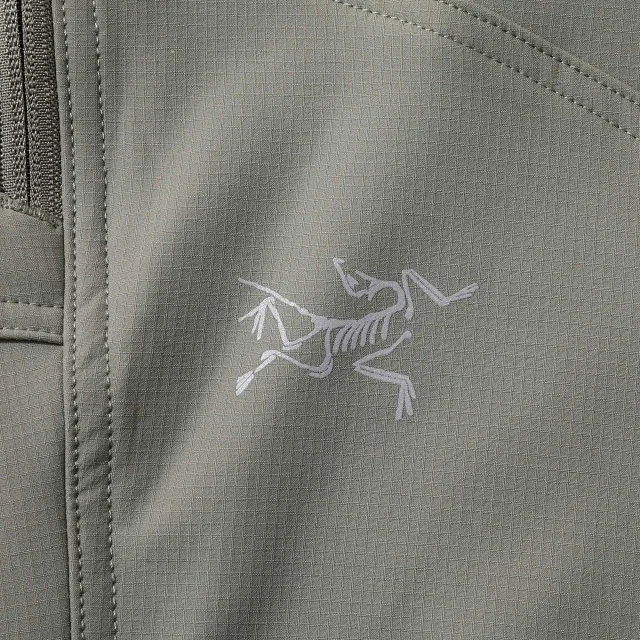 Arc'teryx Trousers GORE-TEX cargo with zippered thigh pocket product detail image 40