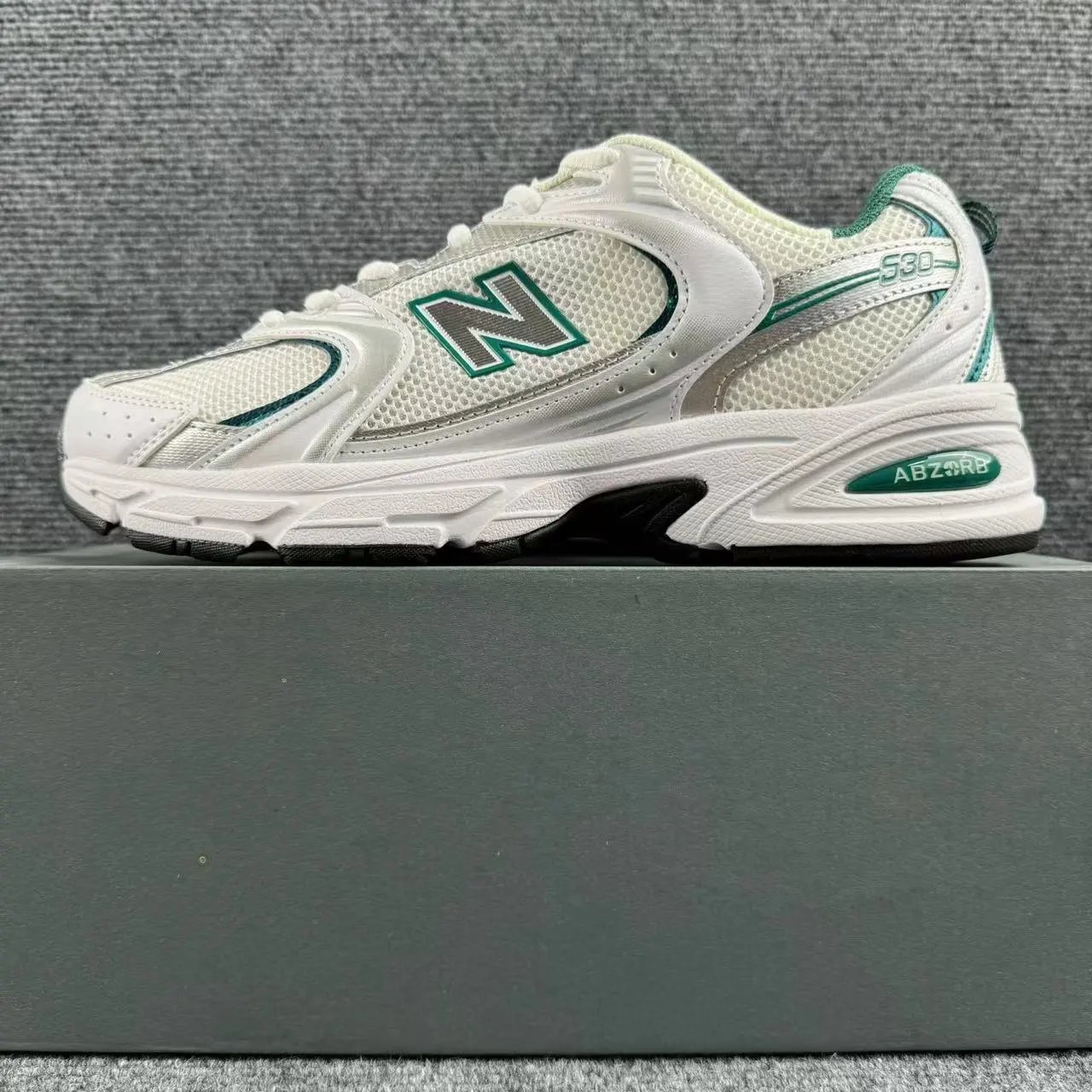 White Green AB