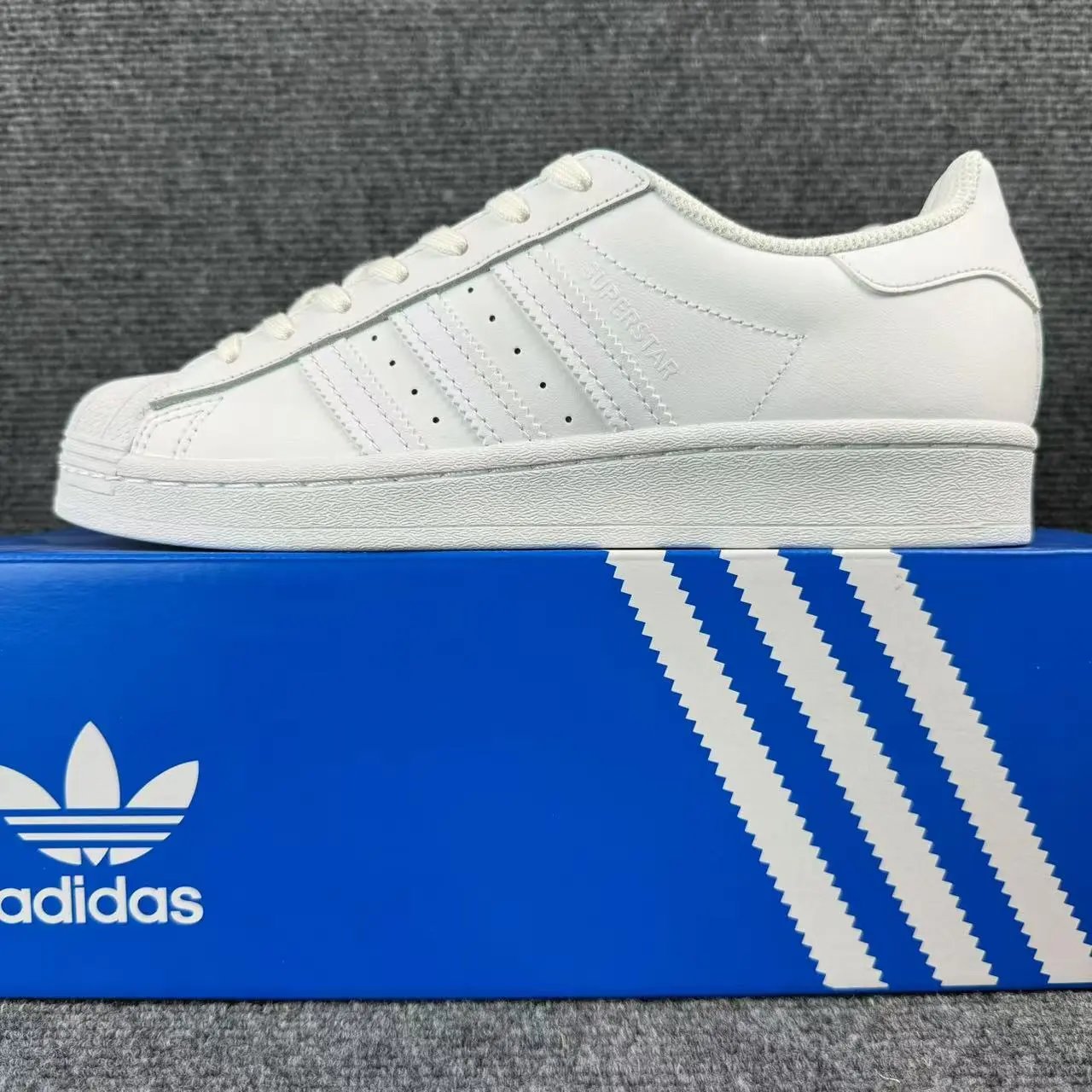 White (4960)