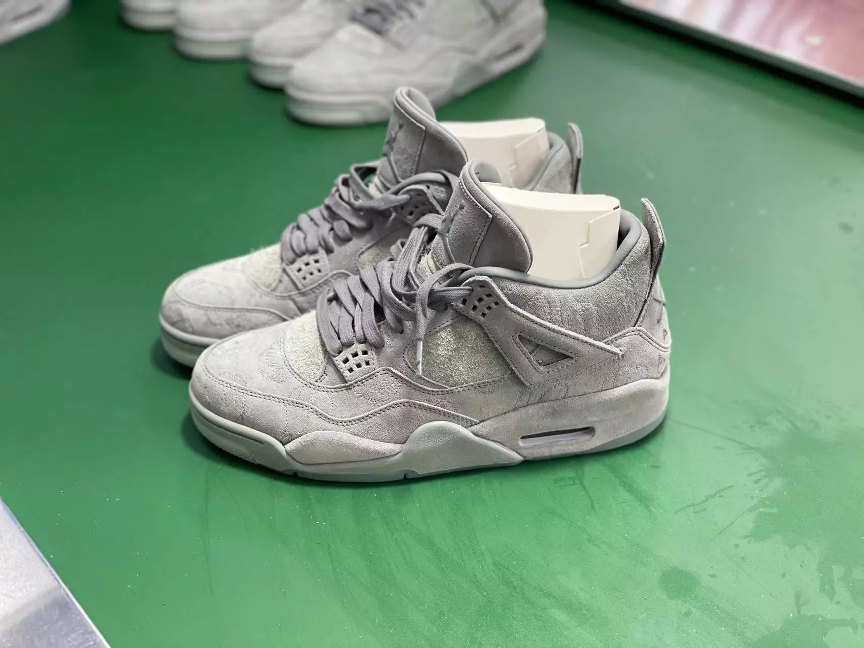 Air Jordan 4 Kaws Black foto 3