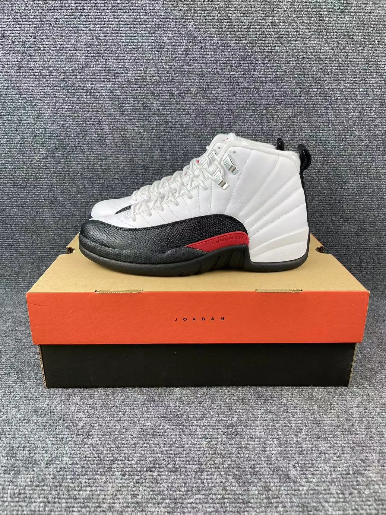 Air Jordan 12 foto 2