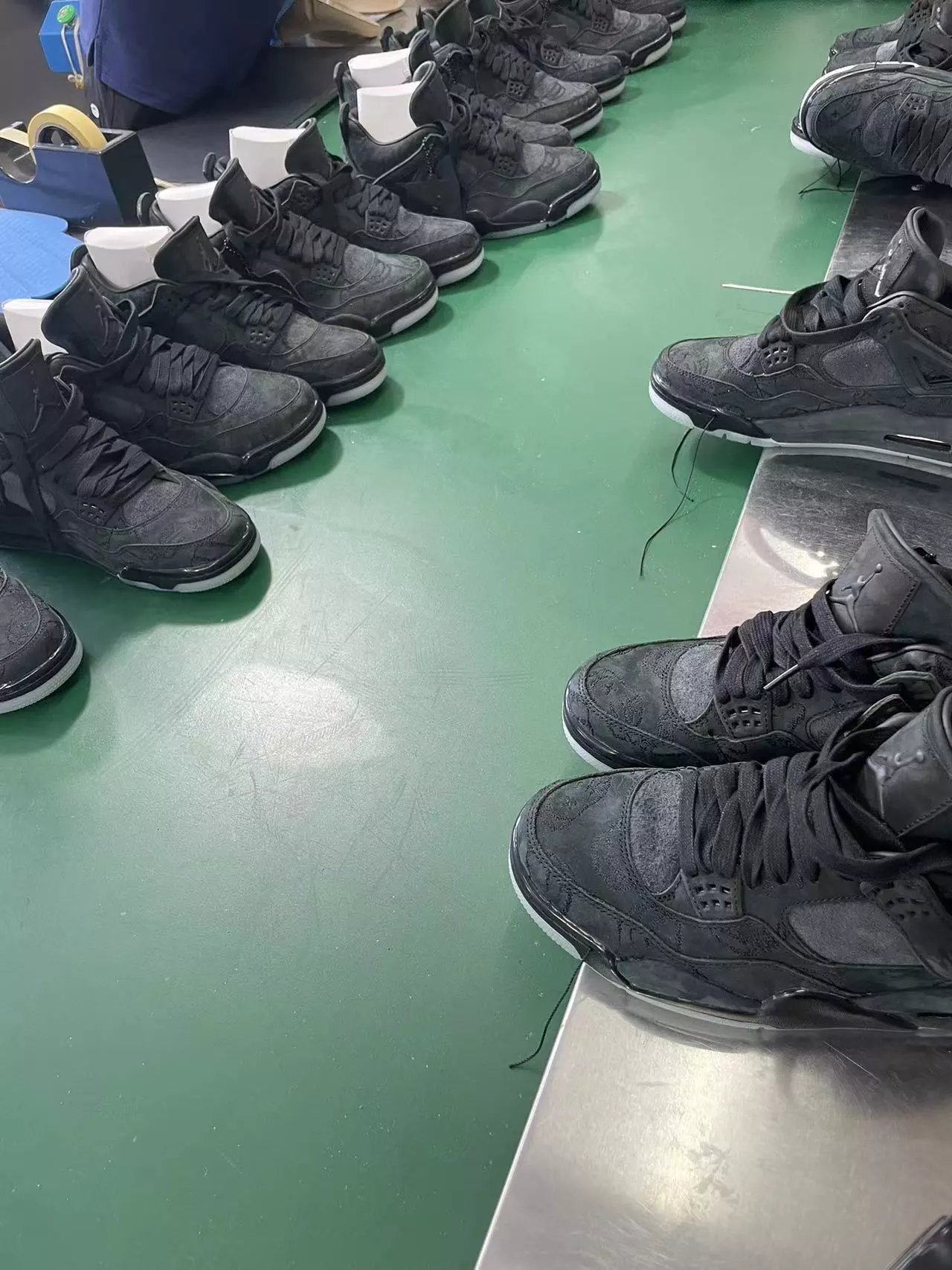 Air Jordan 4 Kaws Black foto 3