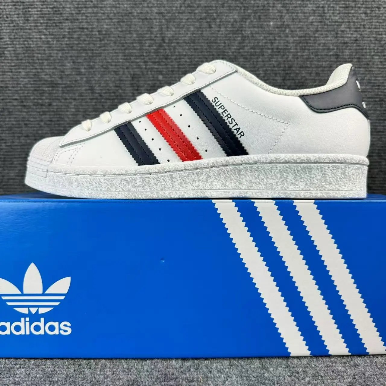 White, Blue & Red (2328)