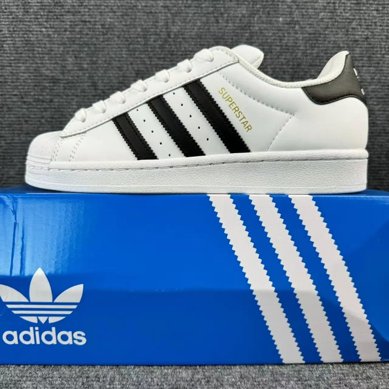 White & Black (4958)
