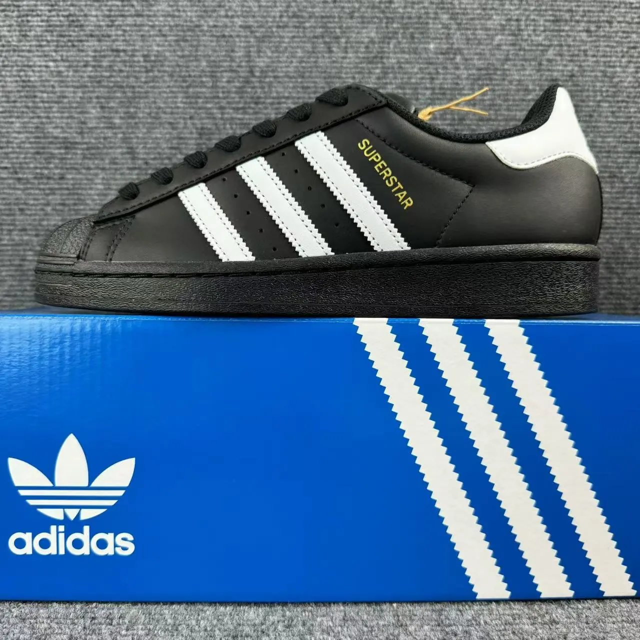 Black & White (4959)