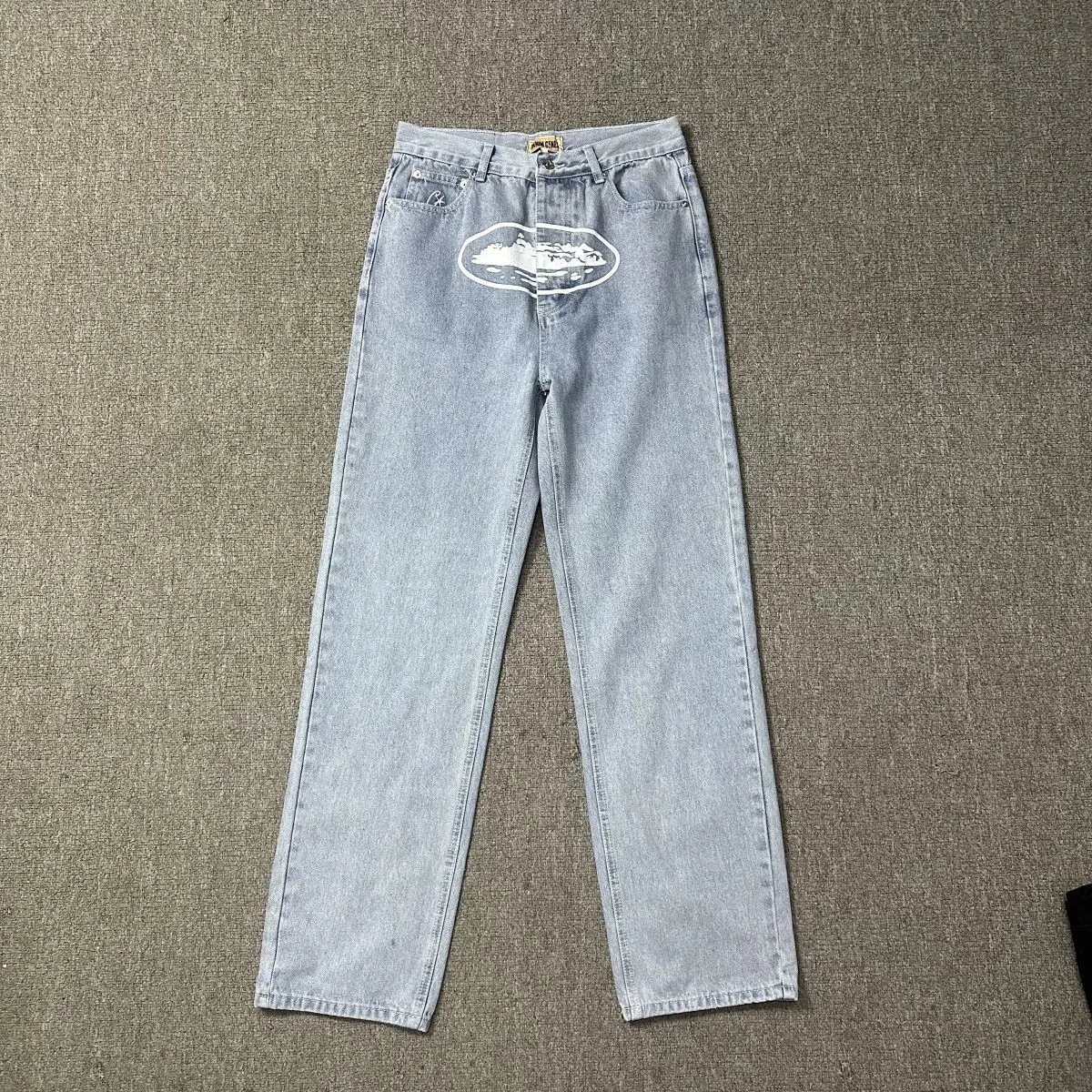 Corteiz — Alcatraz Print Light Blue Washed Straight-Leg Jeans - rep spodnie
